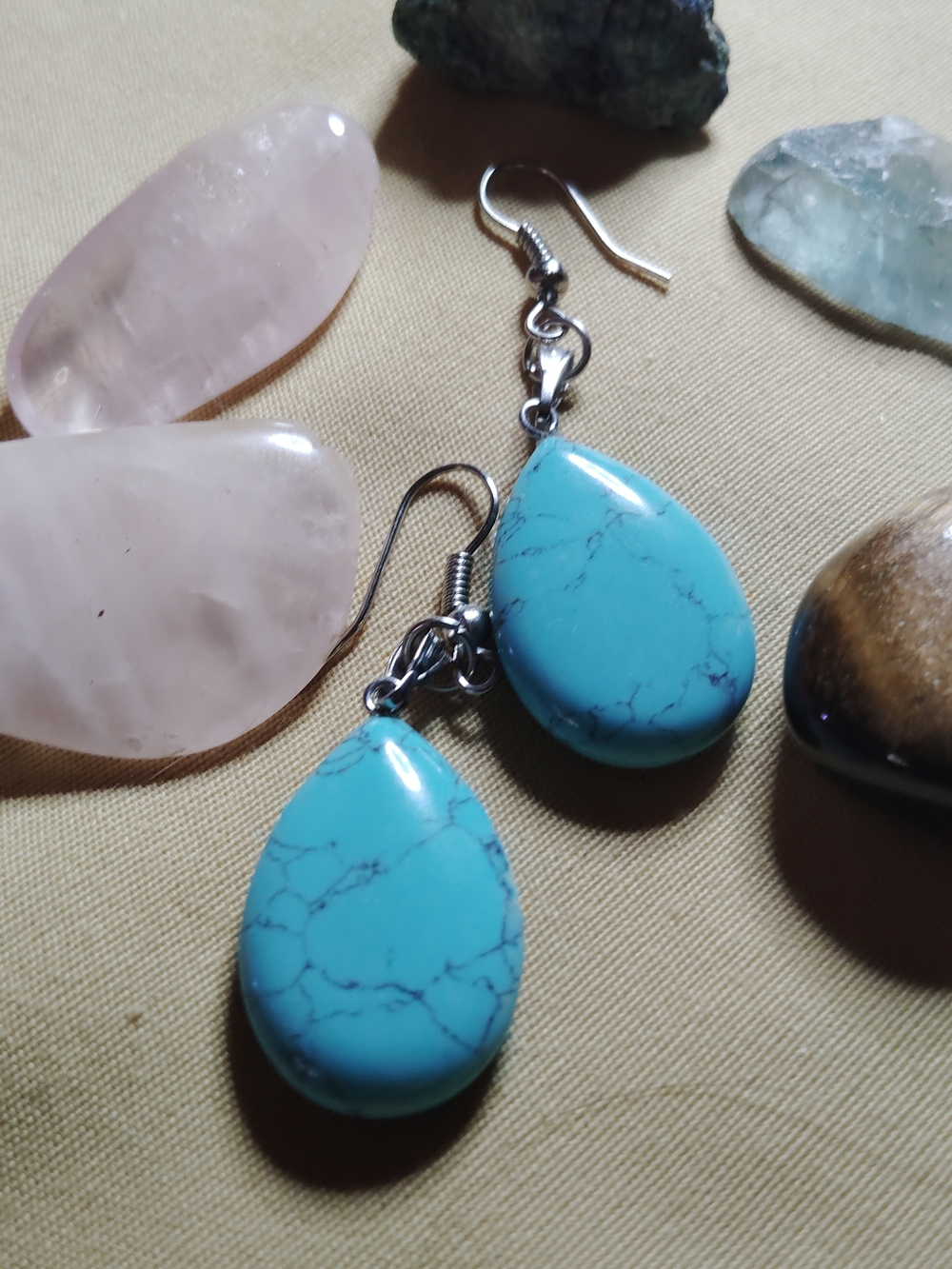 MOJAVE TURQUOISE TEARDROP DANGLE SOLID STERLING, HYPOALLERGENIC WIRE EARRINGS.